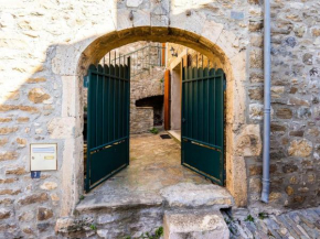 Holiday Home in Minerve with Private Courtyard